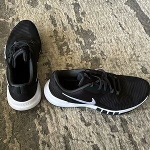 Nike Flex Control 4
Men's Workout Shoes
